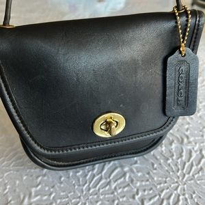 Vintage Coach Black Leather Everett Crossbody. Brass hardware.